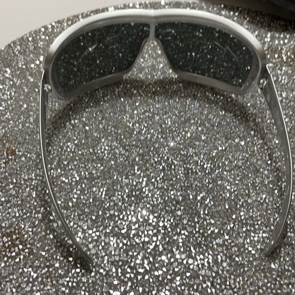 DOLCE & GABANNA SUNGLASSES - Picture 5 of 7